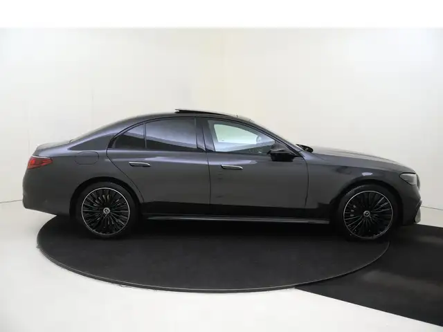 Mercedes-Benz E-Class view 9