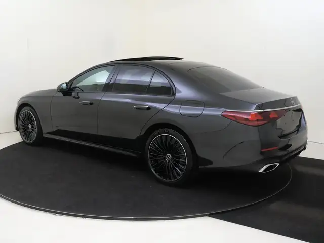 Mercedes-Benz E-Class view 3