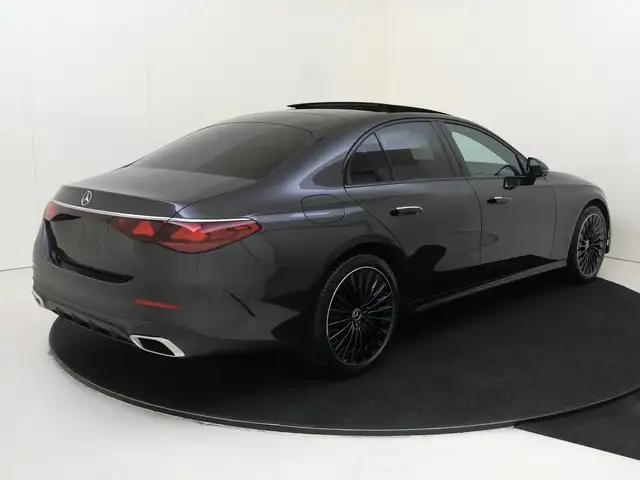 Mercedes-Benz E-Class view 4
