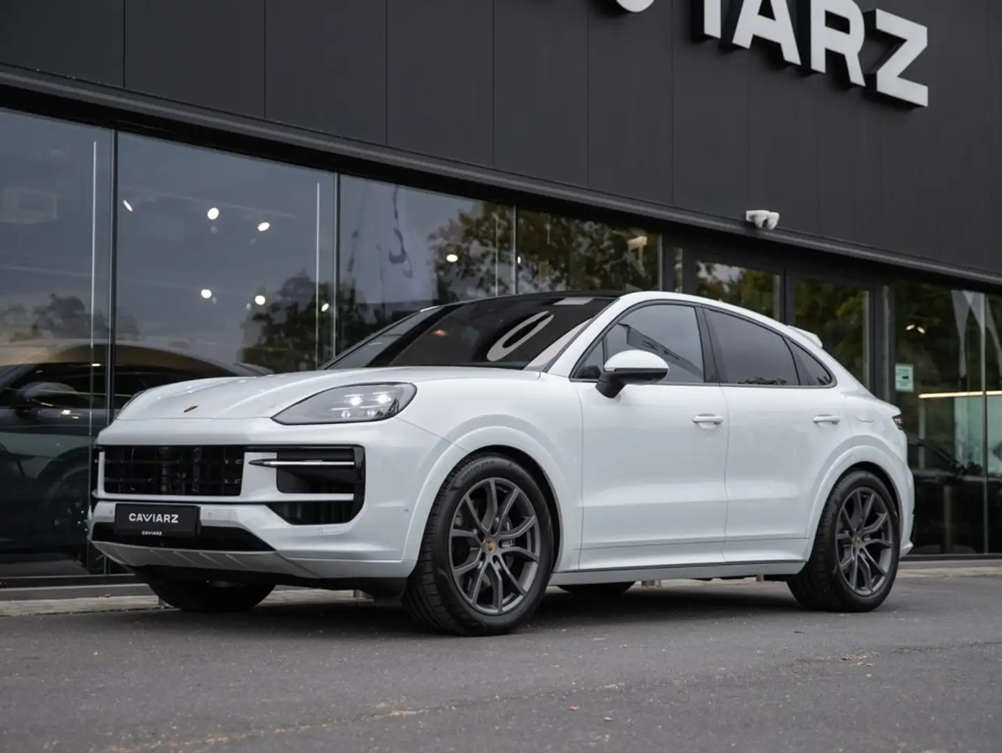 Porsche Cayenne E-HYB COUPE SPORTDES/HDMATR/21"/AIR/INNO/18W/BOSE Weiß - 1