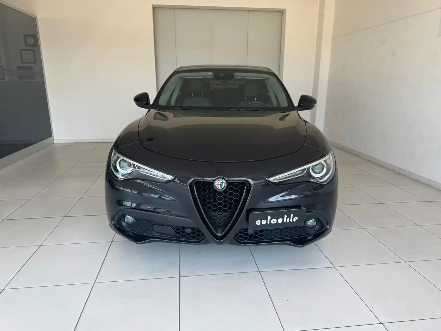 Alfa Romeo Stelvio Stelvio 2.2 Turbodiesel 180 CV AT8 RWD Executive Schwarz - 2