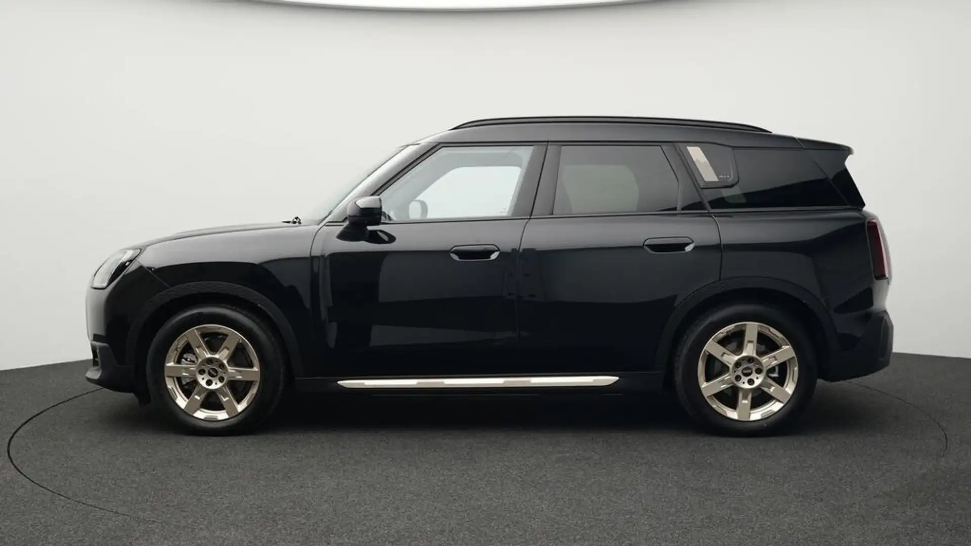 MINI Countryman SE All4 Favoured Trim Noir - 2