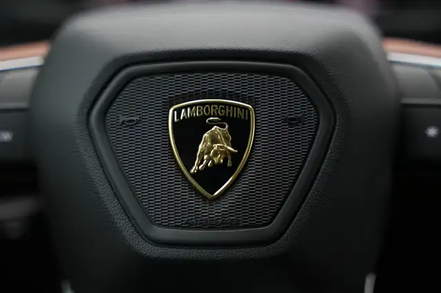 Lamborghini Urus Urus AWD*Garantie*Erstbesitz*Mega Farbe*TopZustand Ansicht 45