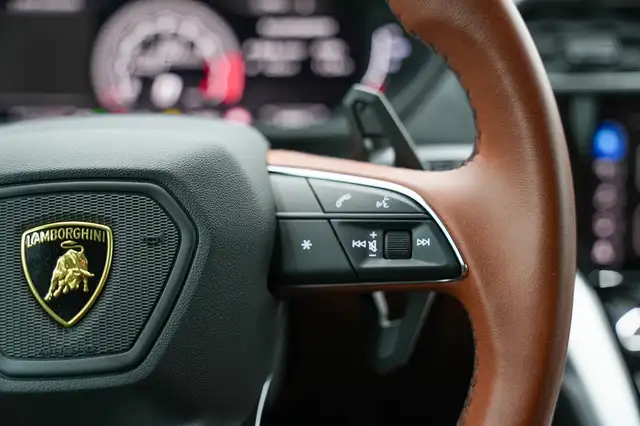 Lamborghini Urus Urus AWD*Garantie*Erstbesitz*Mega Farbe*TopZustand Ansicht 41