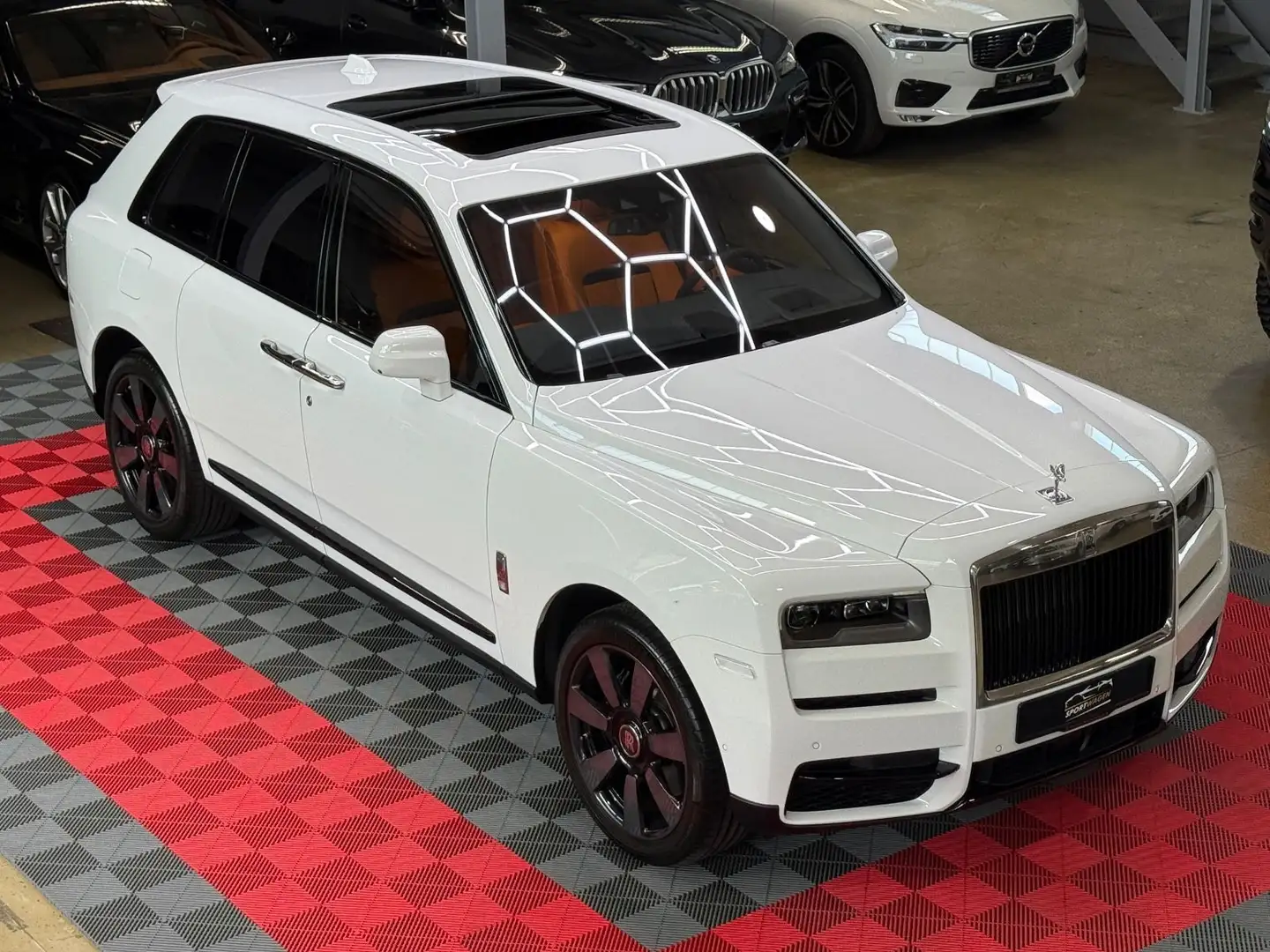 Rolls-Royce Cullinan Mandarin TV Bespoke HUD 360° Panorama Белый - 1