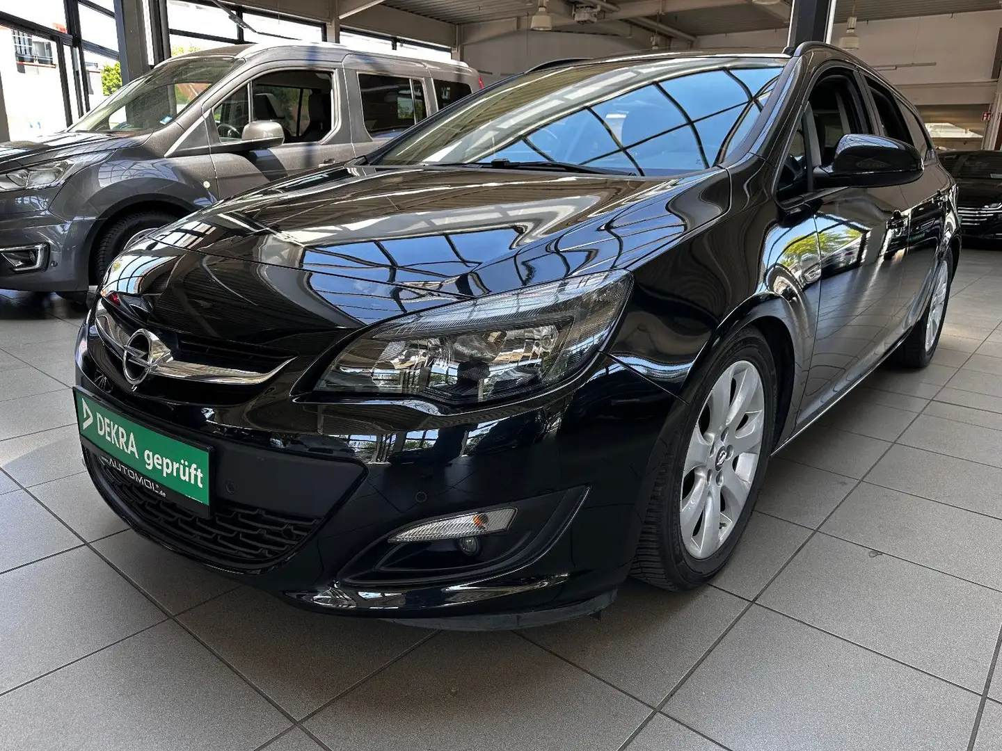 Opel Astra J Sports Tourer Style Schwarz - 1