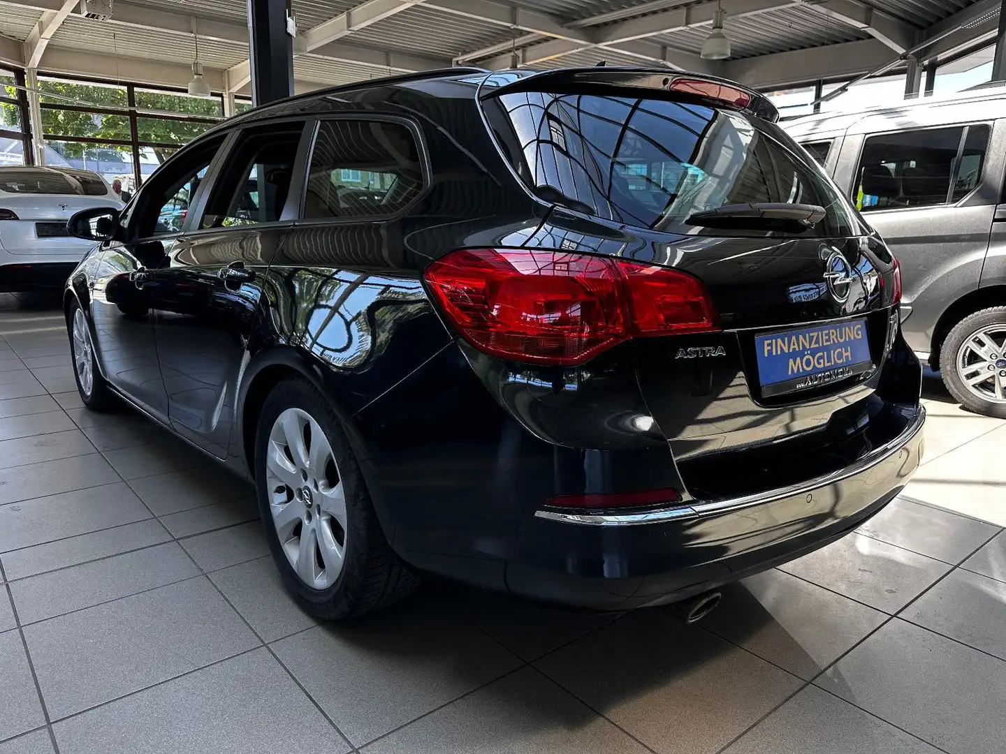 Opel Astra J Sports Tourer Style Schwarz - 2