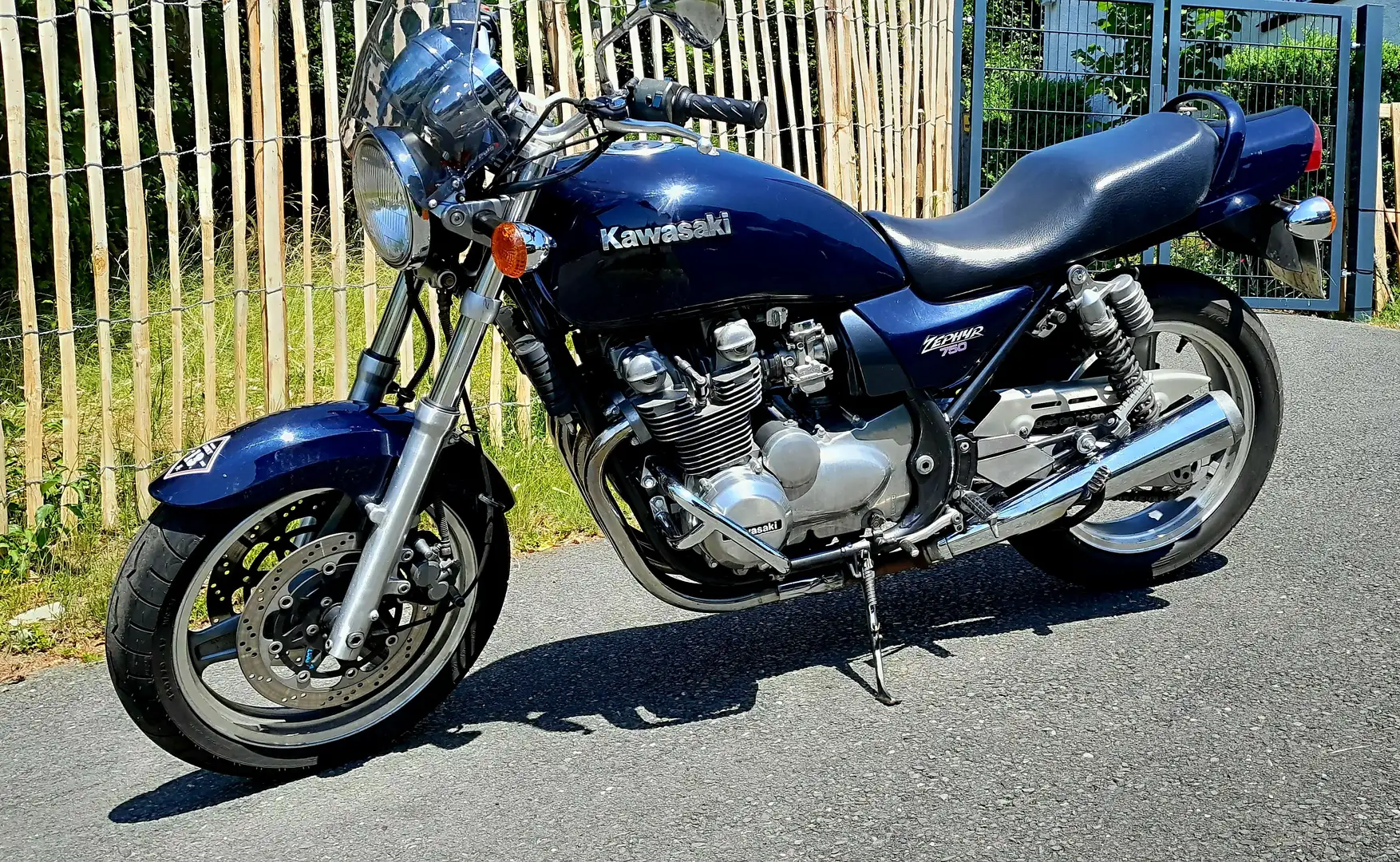 Kawasaki Zephyr 750 mit Sonderzubehor Blau - 1