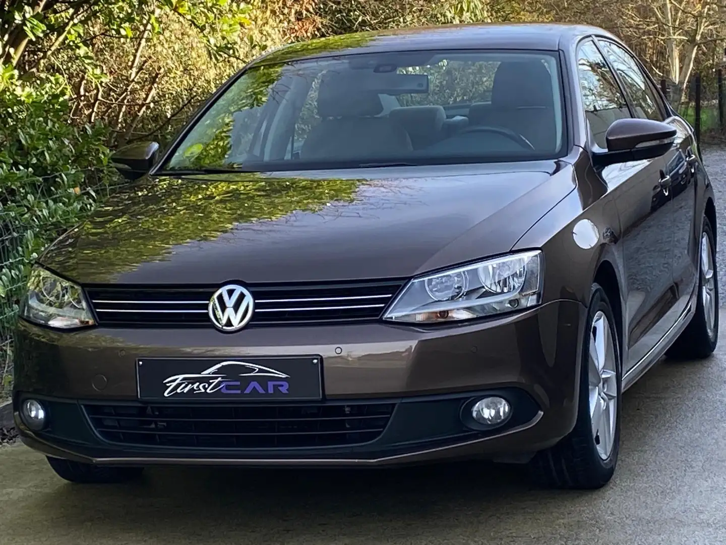 Volkswagen Jetta 1.6 CR TDi / CLIM / NAVI / JANTES / GARANTIE !!! Bruin - 1