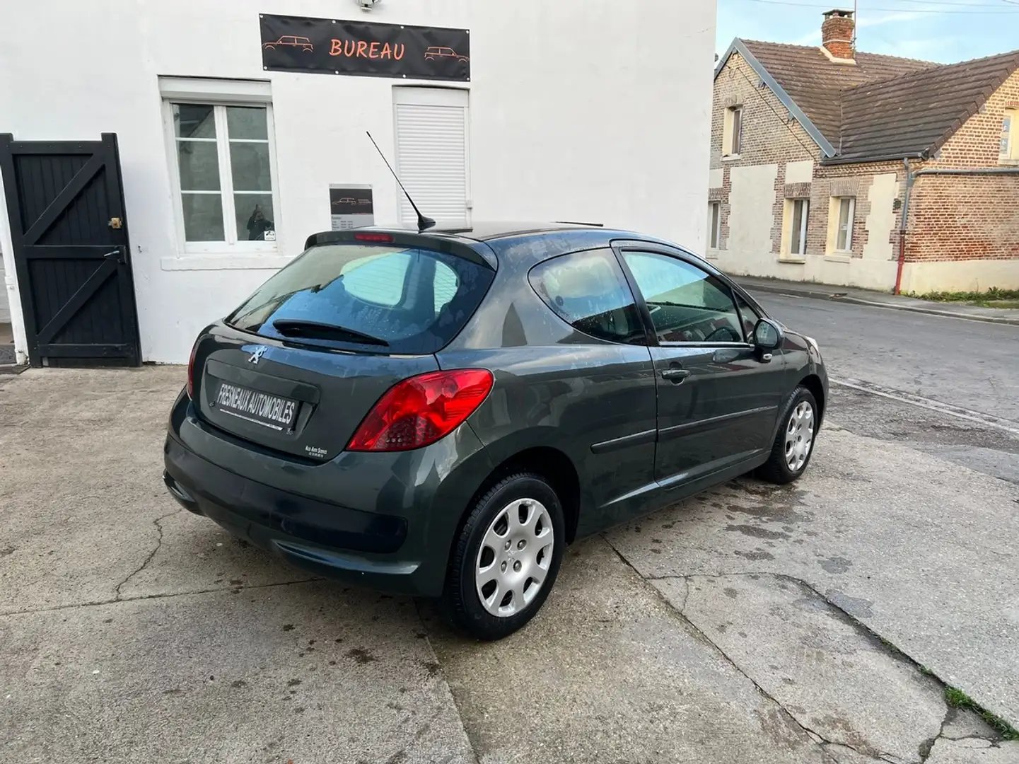 Peugeot 207 1.4 HDI 70 TRENDY 3P Gris - 2