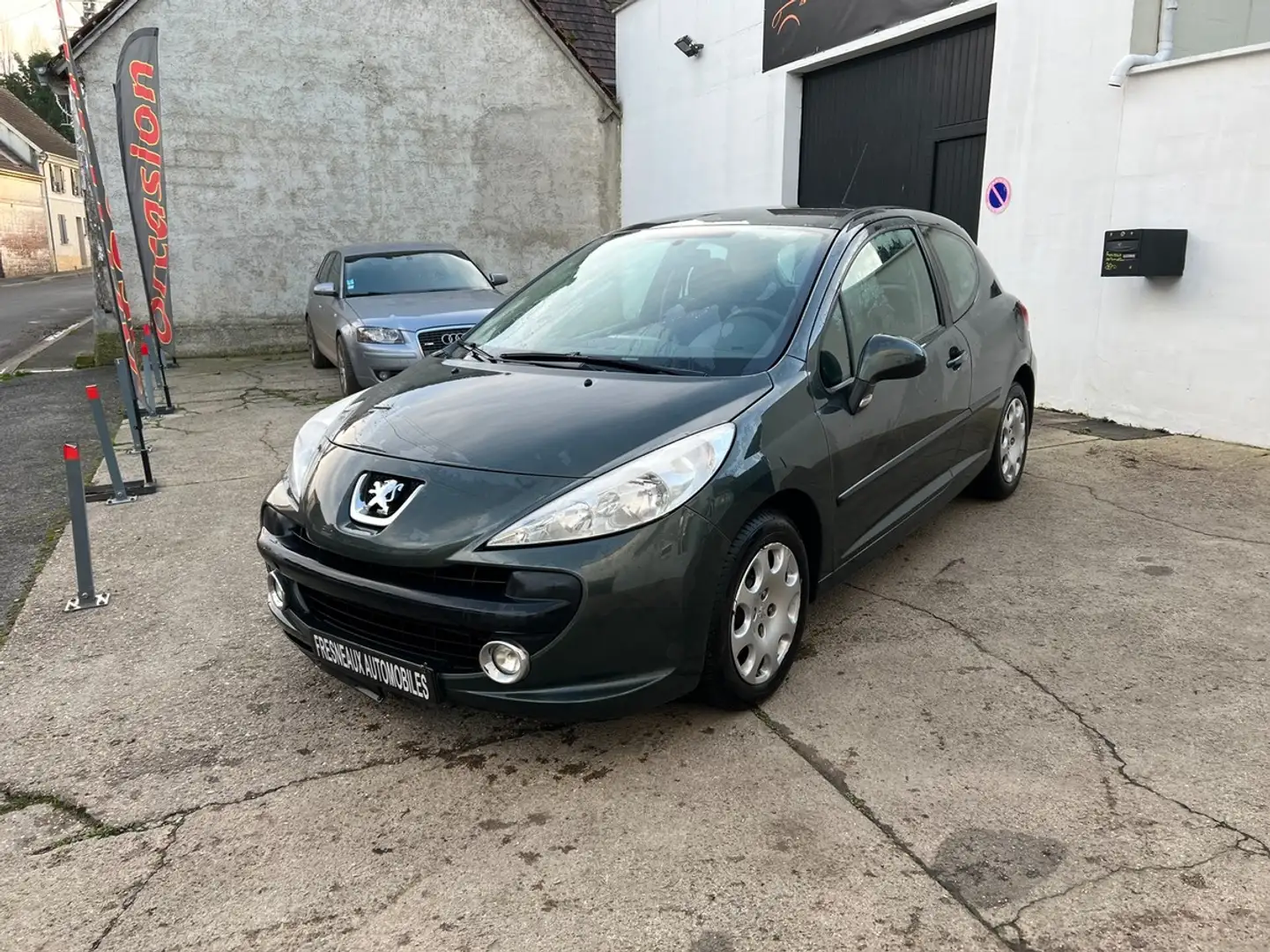 Peugeot 207 1.4 HDI 70 TRENDY 3P Gris - 1