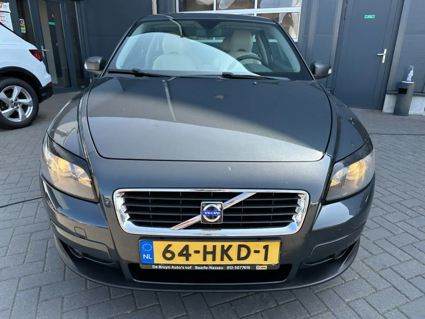 Volvo C30 1.8 met trekhaak, airco, cruise control Grijs - 2