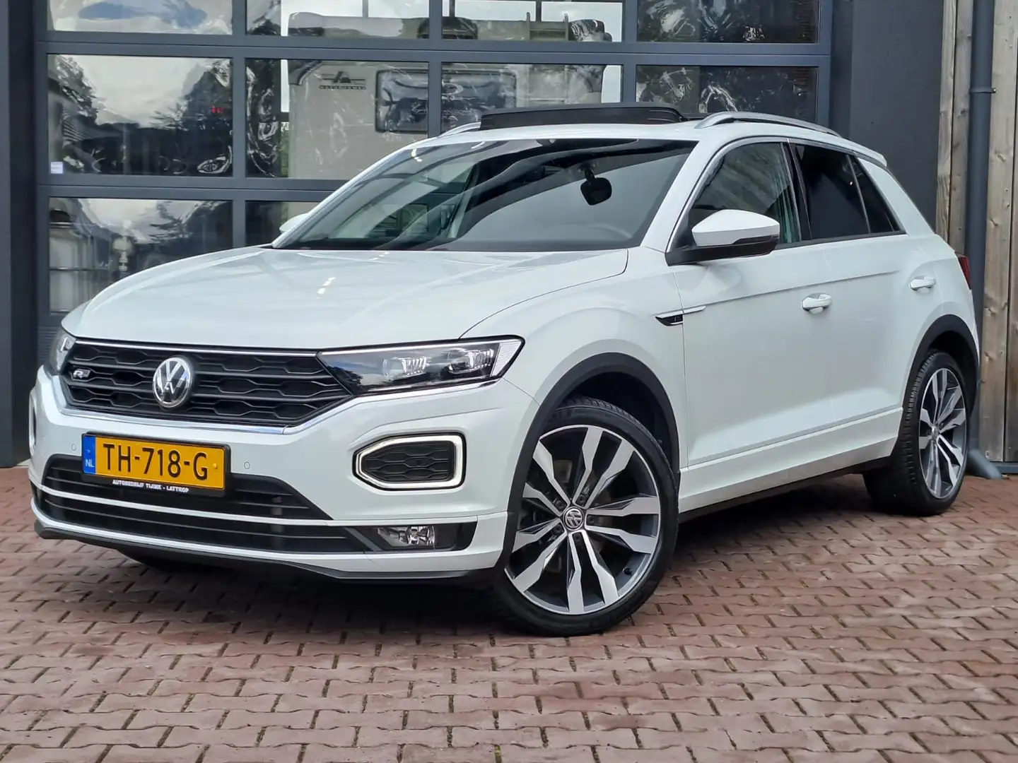 Volkswagen T-Roc 2.0 TSI 190PK 4Motion Sport | R-line | Pano | Navi Wit - 1
