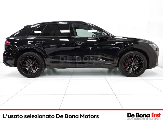 Audi Q8 view 6