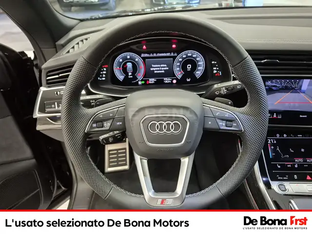 Audi Q8 view 11