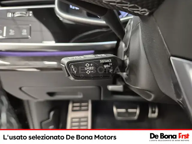 Audi Q8 view 23