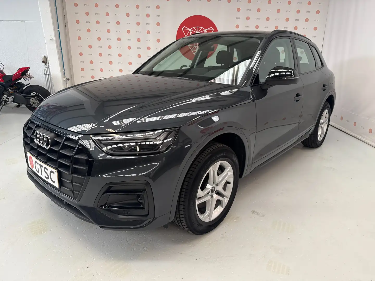 Audi Q5 50 TFSIe PHEV 220KW Quattro S tronic Black pak Grau - 1
