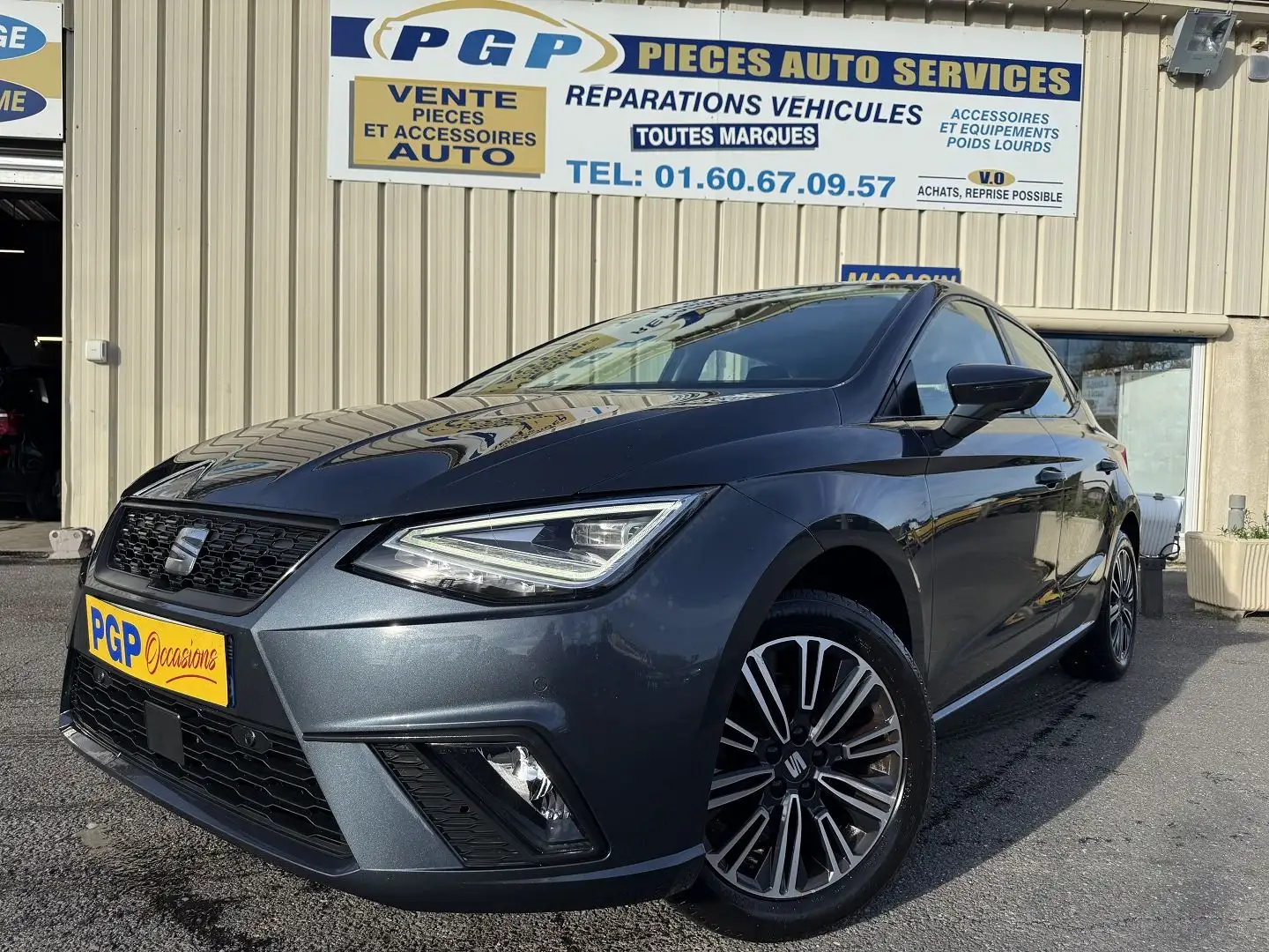 SEAT Ibiza 1.0 TSI 95CH URBAN Grijs - 1