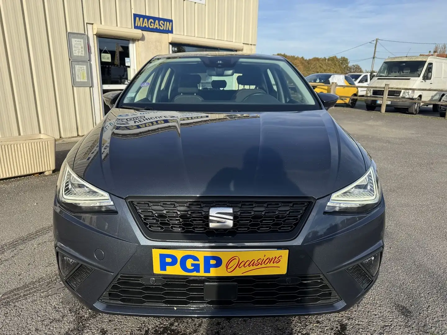 SEAT Ibiza 1.0 TSI 95CH URBAN Grijs - 2