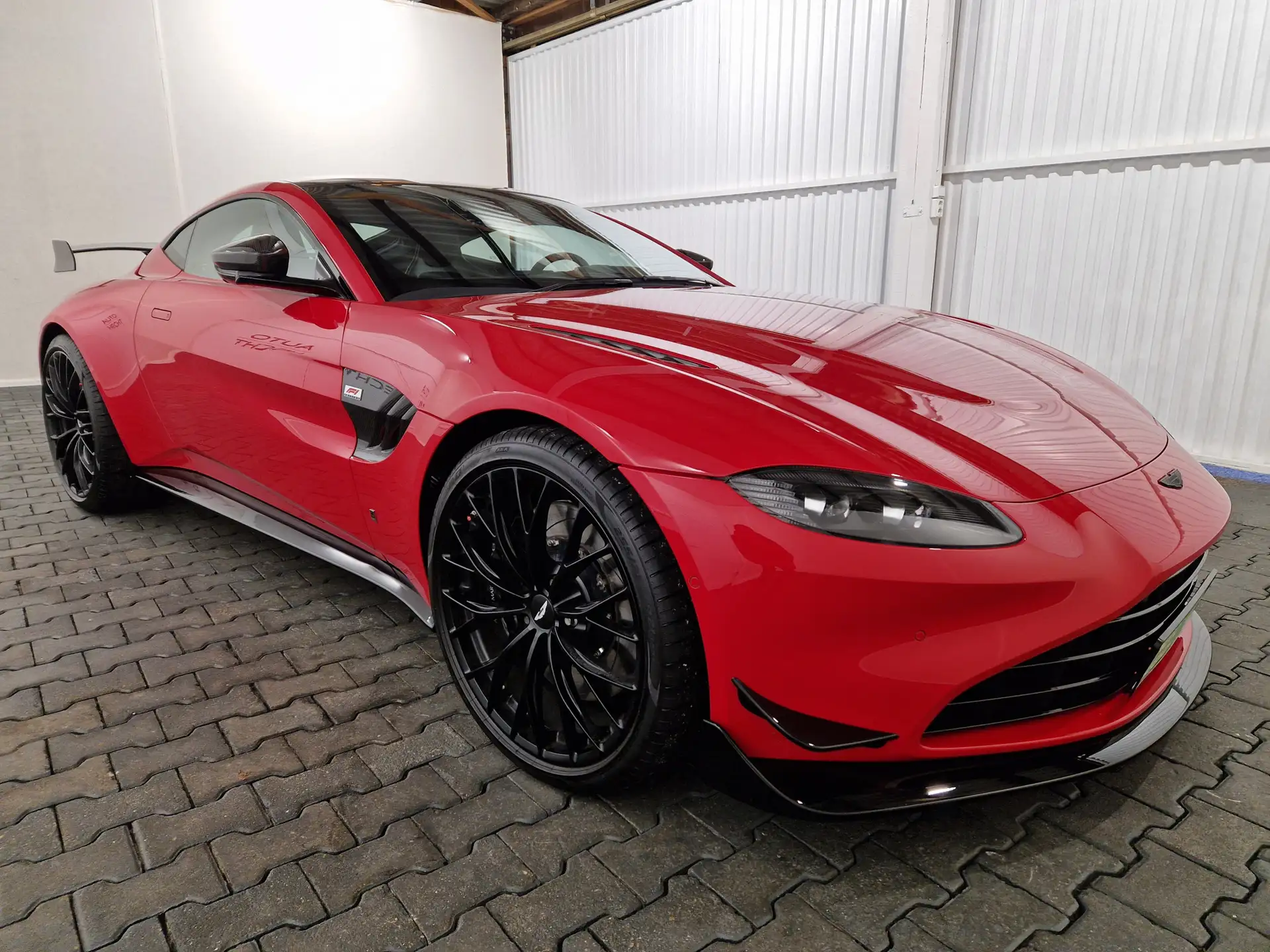 애스턴마틴 V8 Coupe 2023 빨강 사진 6