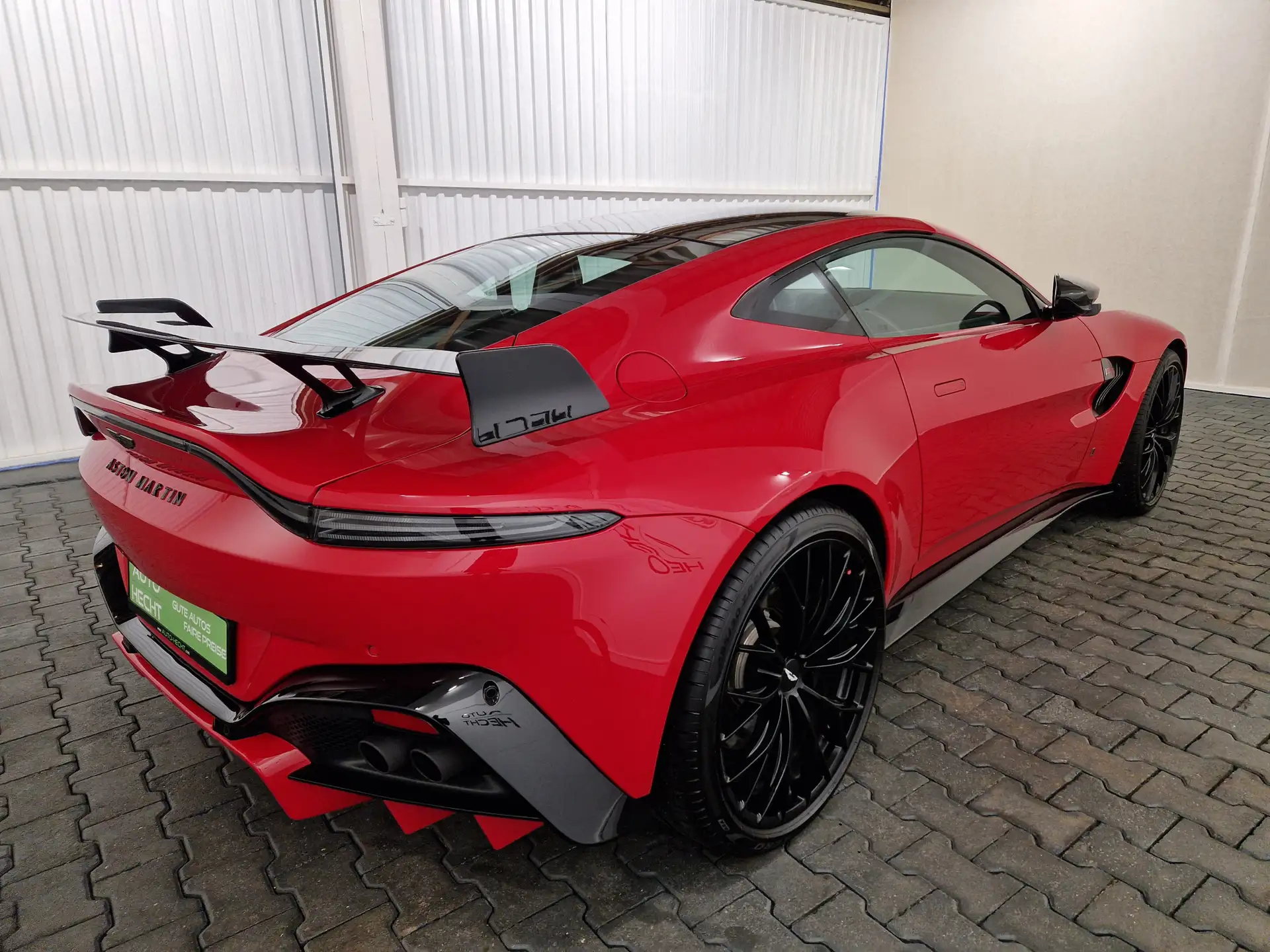 애스턴마틴 V8 Coupe 2023 빨강 사진 3
