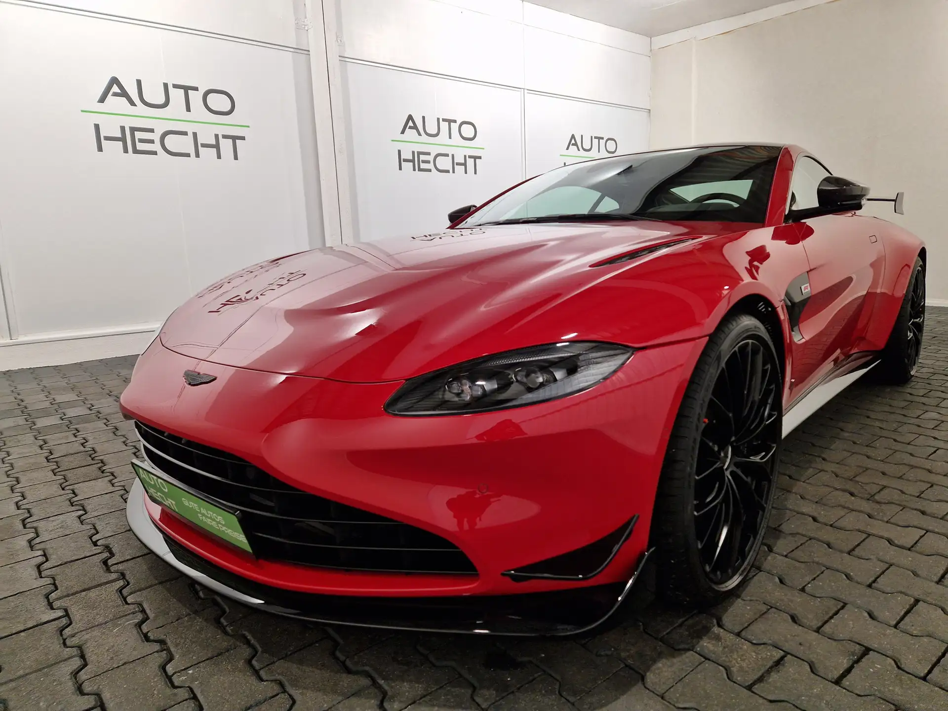 애스턴마틴 V8 Coupe 2023 빨강 사진 1
