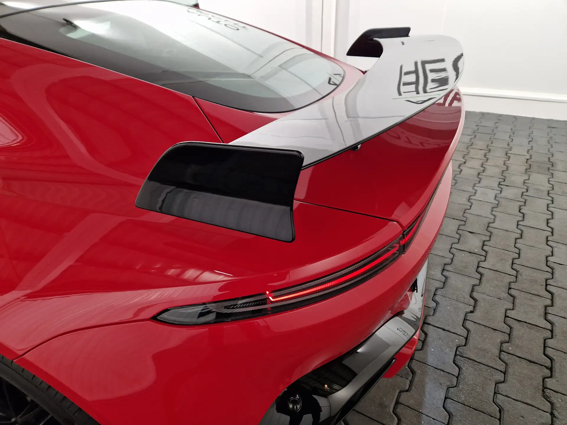 애스턴마틴 V8 Coupe 2023 빨강 사진 7