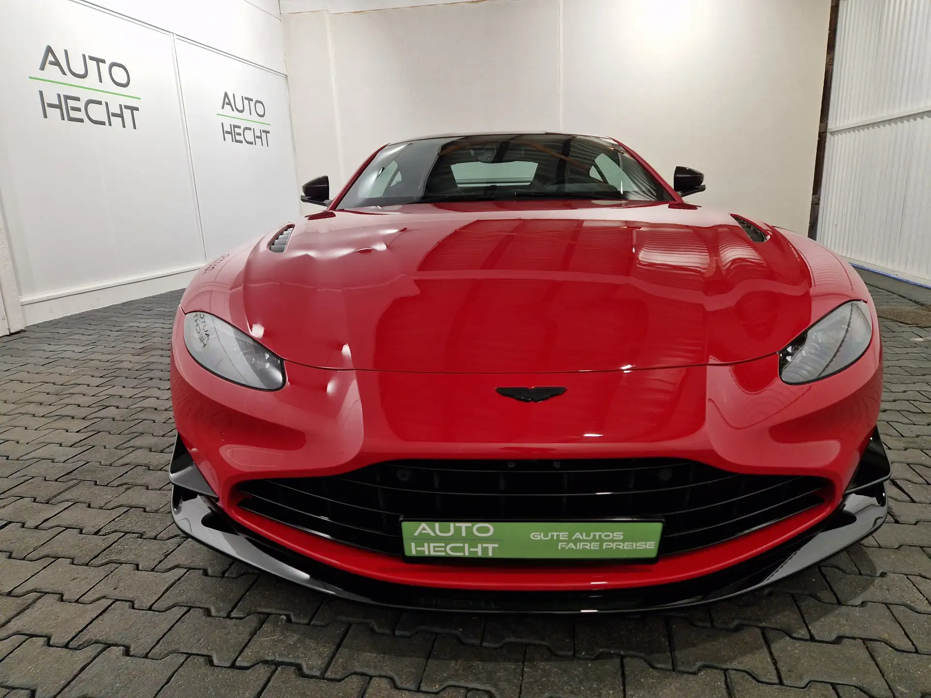 애스턴마틴 V8 Coupe 2023 빨강 사진 5