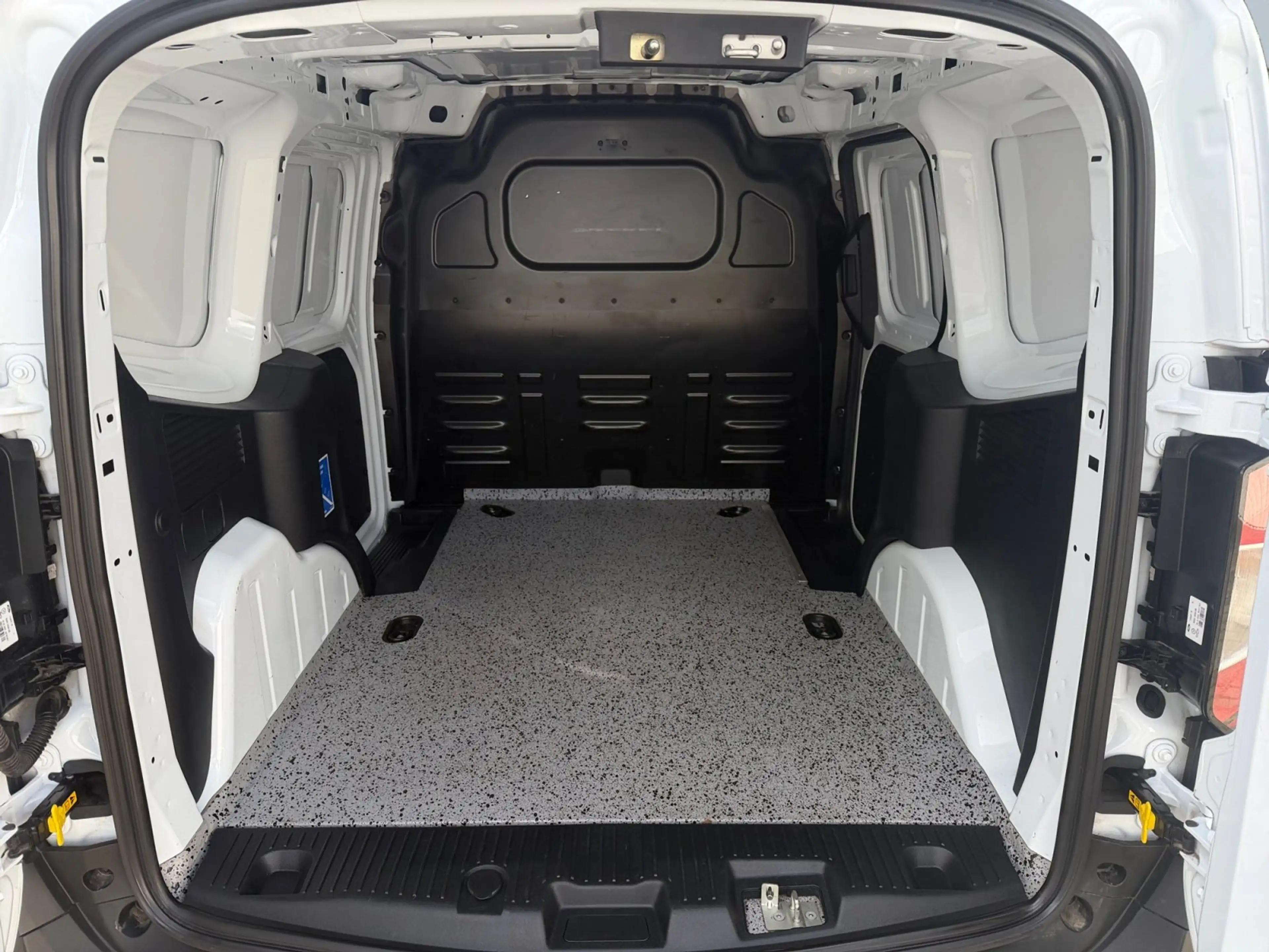 Ford Transit Courier Trend 1.5 EcoBlue TEMP+DAB+USB — photo 14