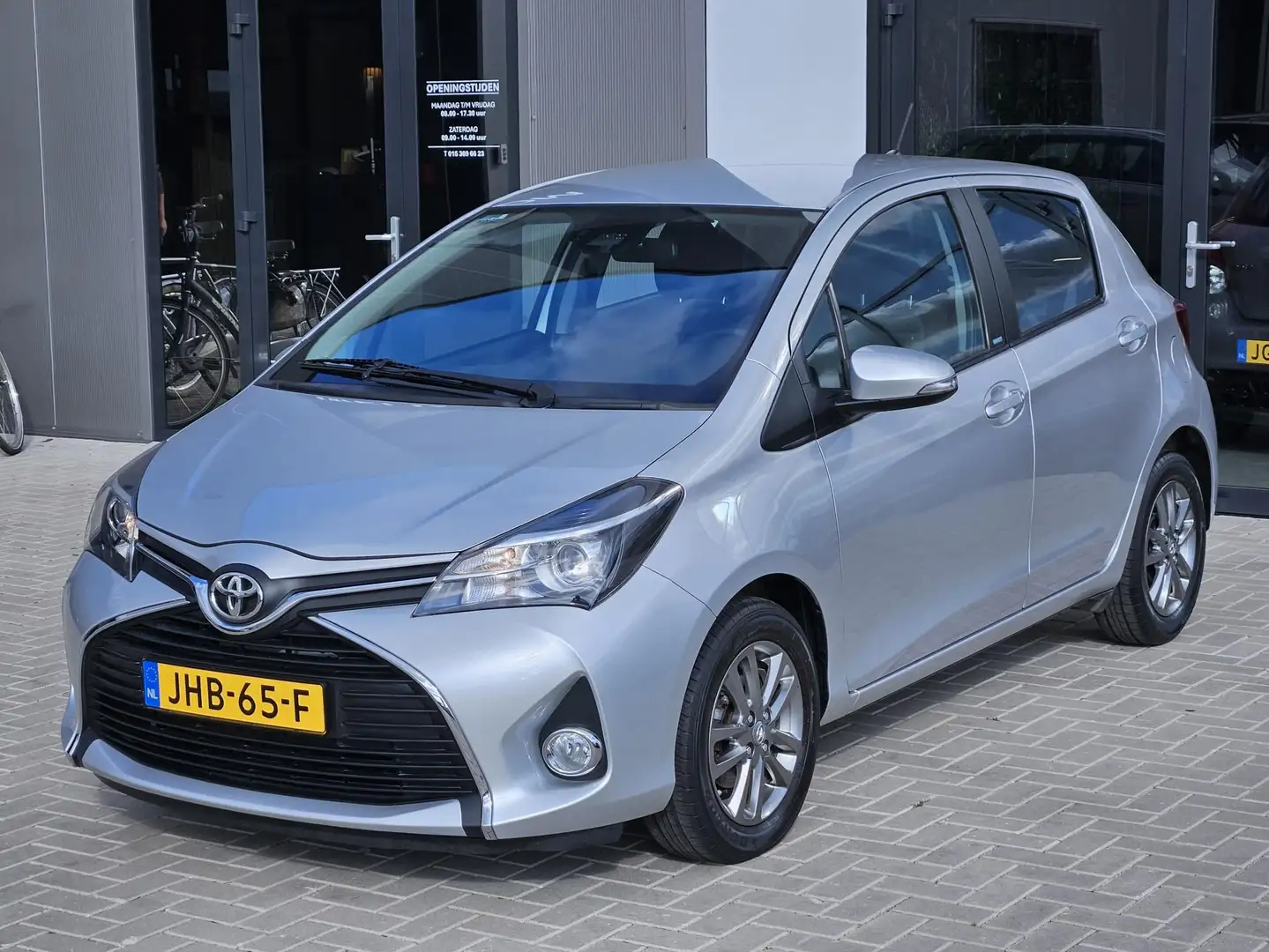 Toyota Yaris 1.3 VVT-i Edition-S Camera Stoelvw LM15 Grijs - 2
