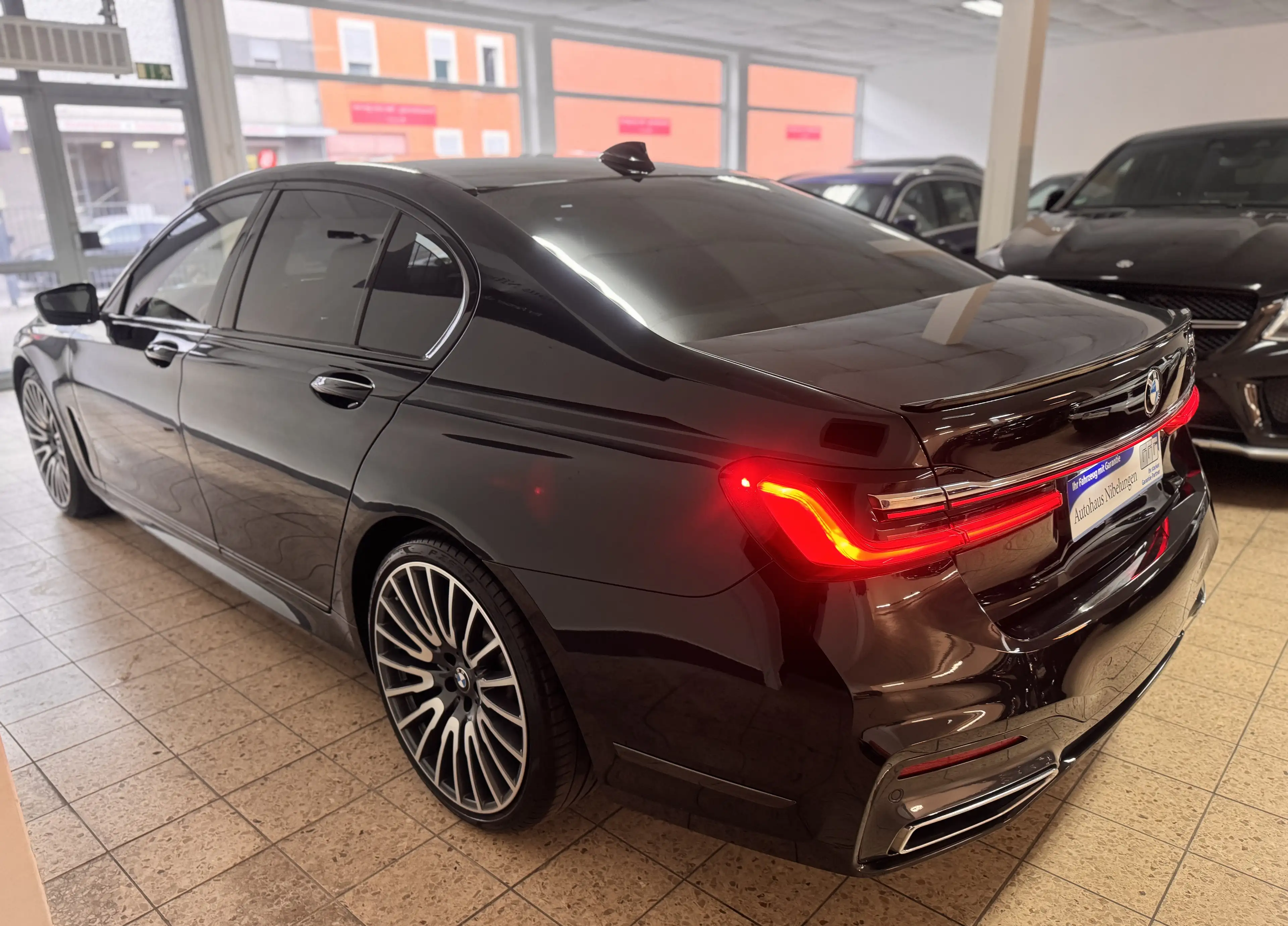 BMW 750 750i M xDrive*Laser*HUD*Individual Leder*Bowers&Wilkins*SoftClose*Sitzkühlung* — photo 8