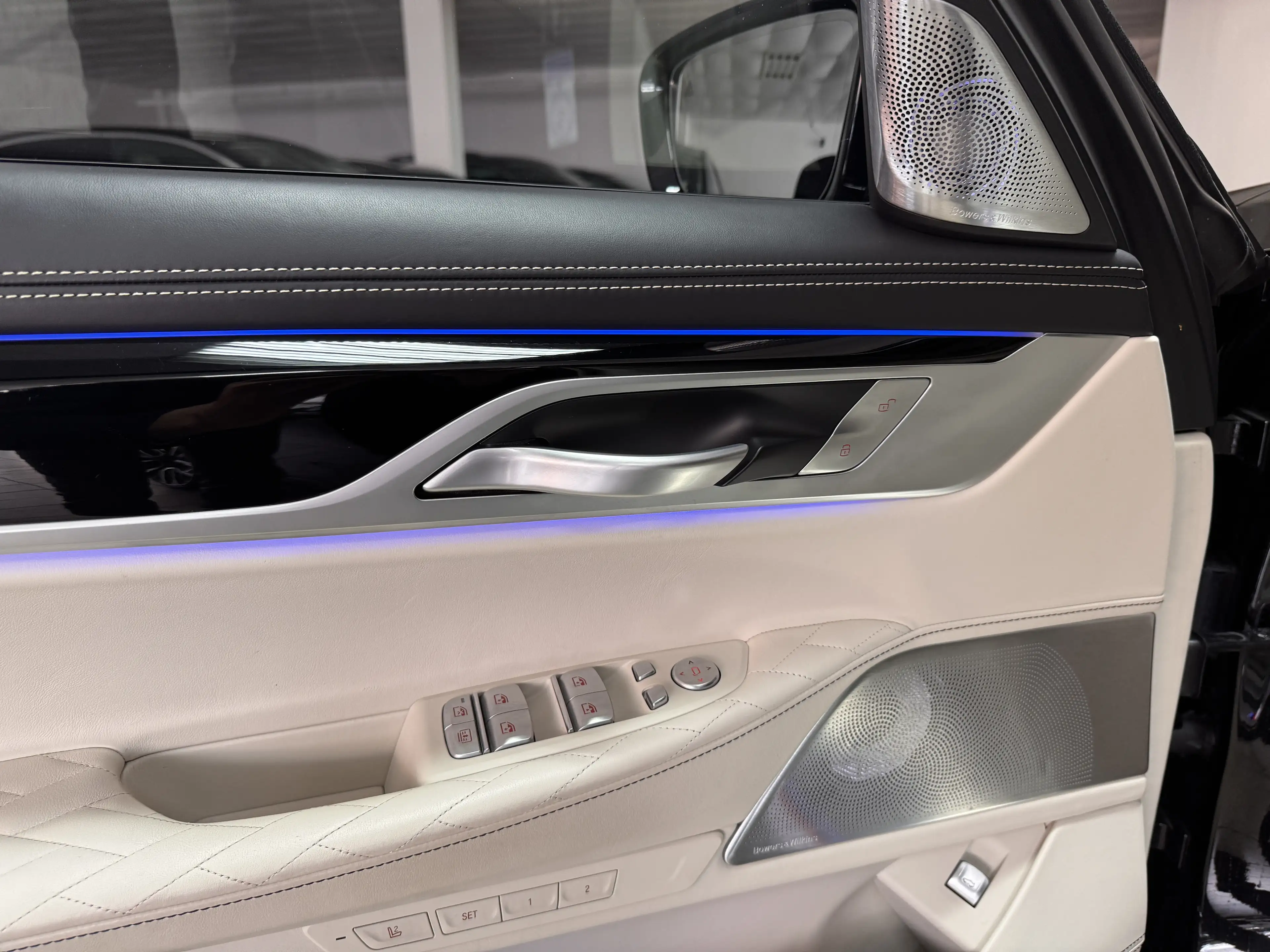 BMW 750 750i M xDrive*Laser*HUD*Individual Leder*Bowers&Wilkins*SoftClose*Sitzkühlung* — photo 10