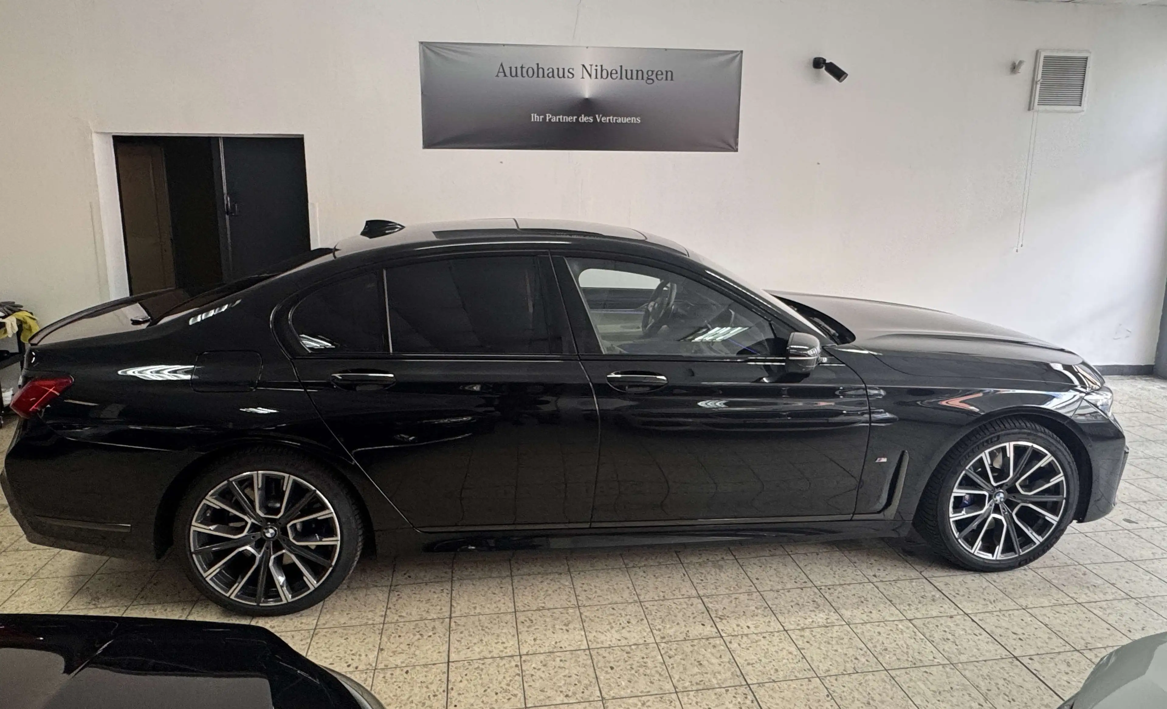 BMW 750 750i M xDrive*Laser*HUD*Individual Leder*Bowers&Wilkins*SoftClose*Sitzkühlung* — photo 5