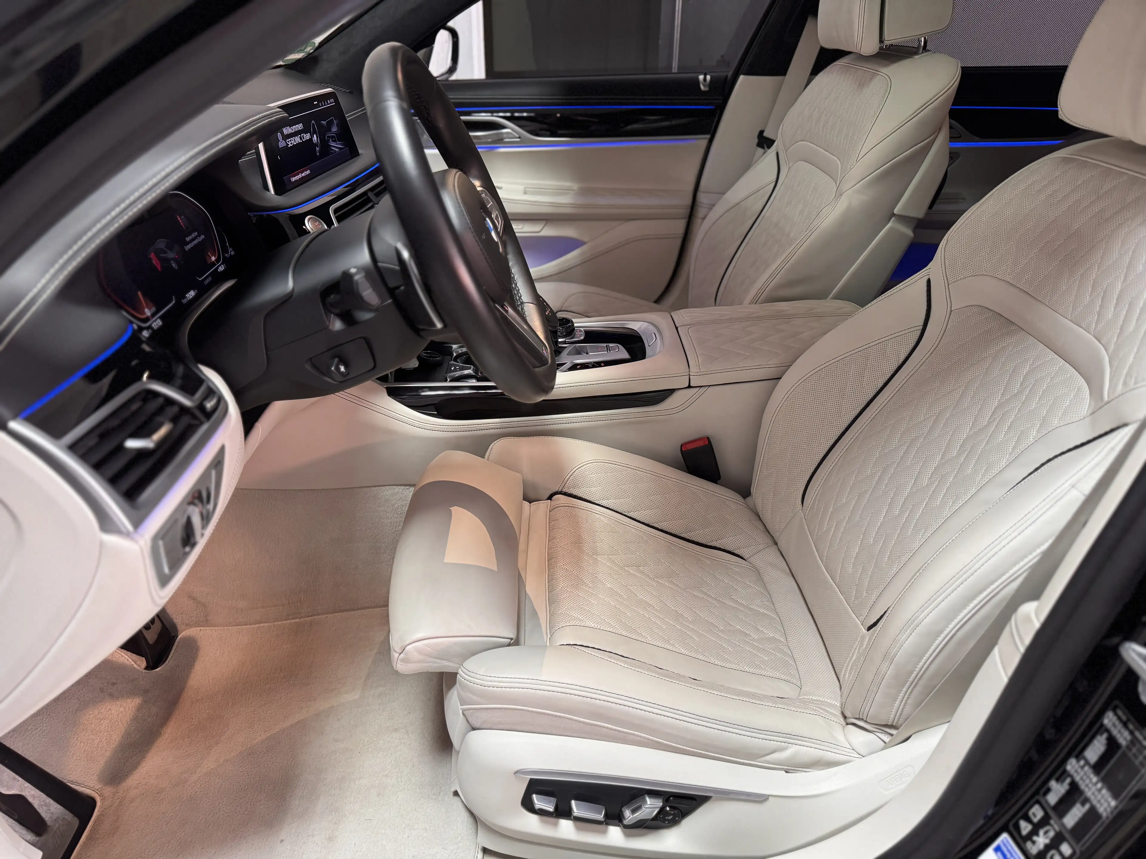 BMW 750 750i M xDrive*Laser*HUD*Individual Leder*Bowers&Wilkins*SoftClose*Sitzkühlung* — photo 11
