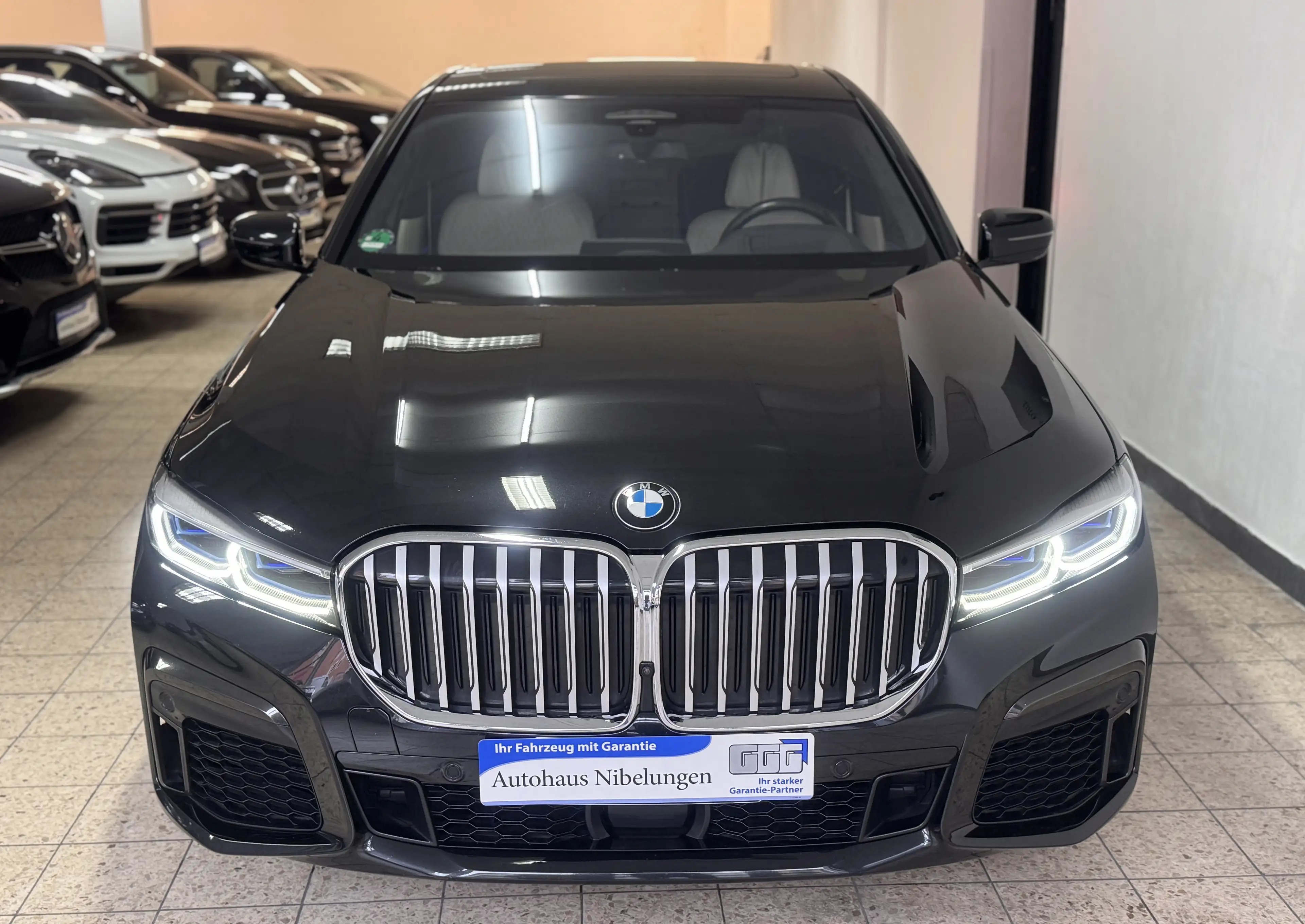 BMW 750 750i M xDrive*Laser*HUD*Individual Leder*Bowers&Wilkins*SoftClose*Sitzkühlung* — photo 2