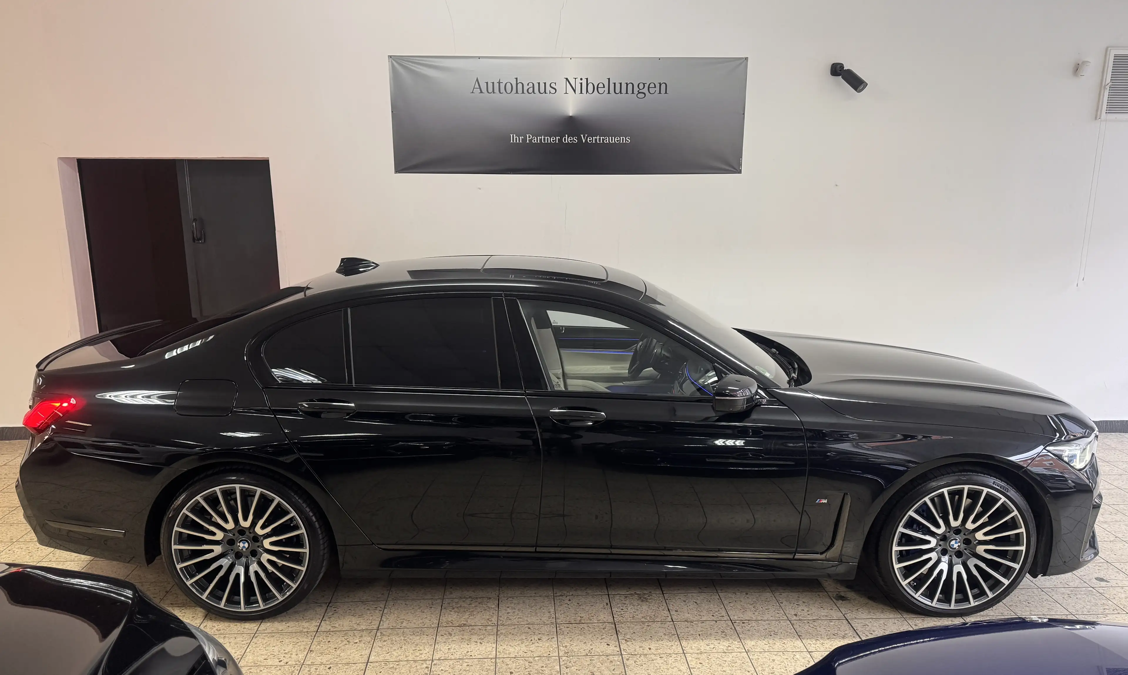 BMW 750 750i M xDrive*Laser*HUD*Individual Leder*Bowers&Wilkins*SoftClose*Sitzkühlung* — photo 4