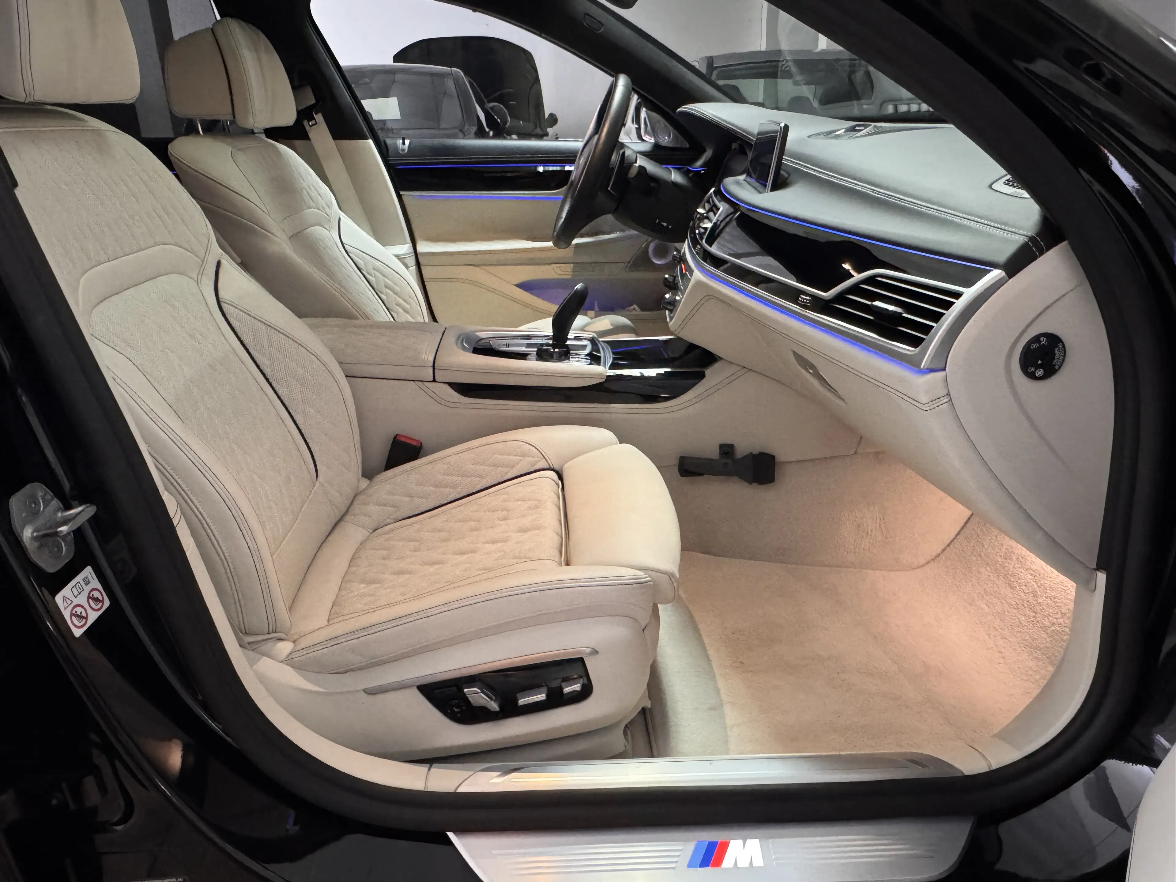 BMW 750 750i M xDrive*Laser*HUD*Individual Leder*Bowers&Wilkins*SoftClose*Sitzkühlung* — photo 15