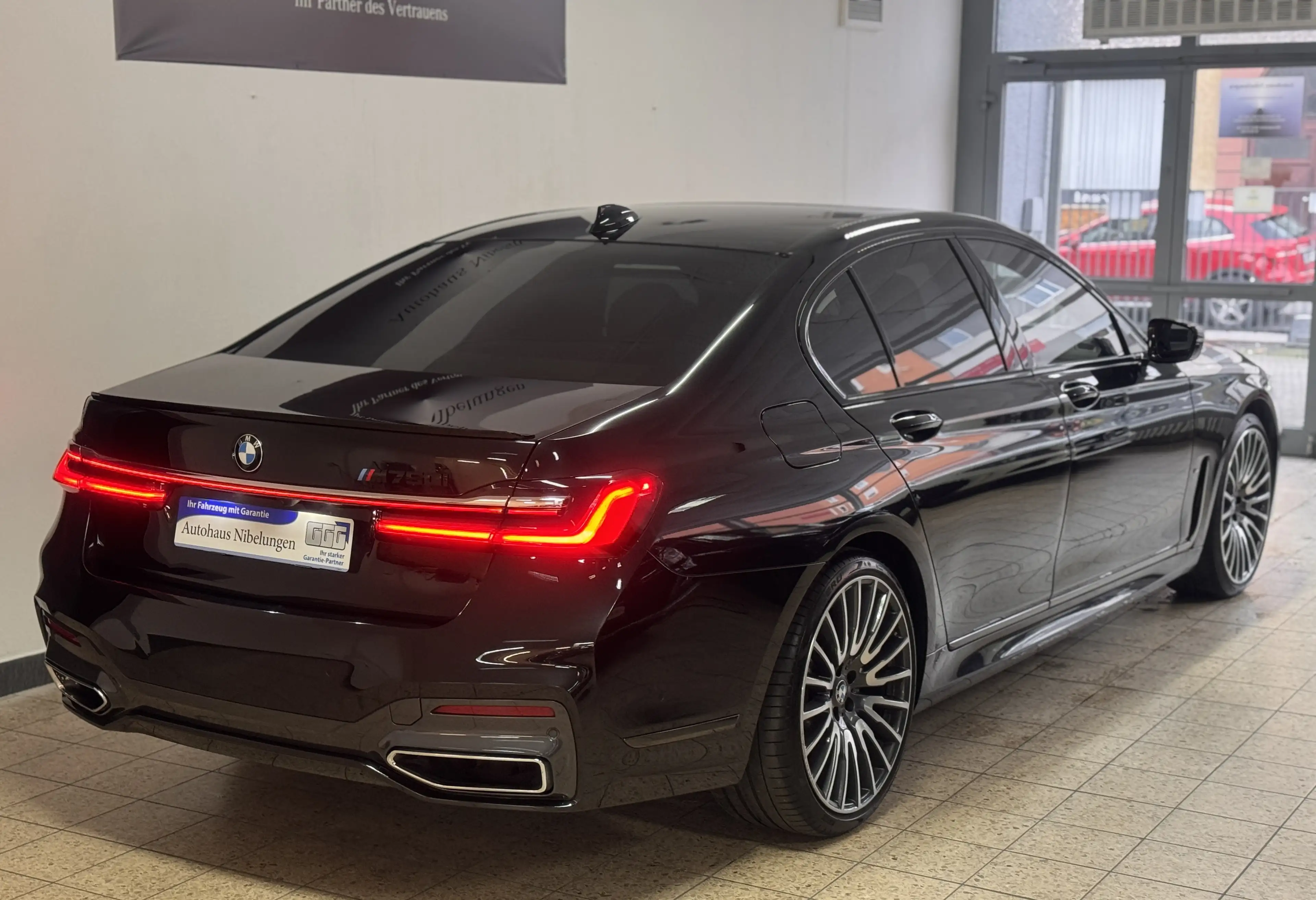 BMW 750 750i M xDrive*Laser*HUD*Individual Leder*Bowers&Wilkins*SoftClose*Sitzkühlung* — photo 6