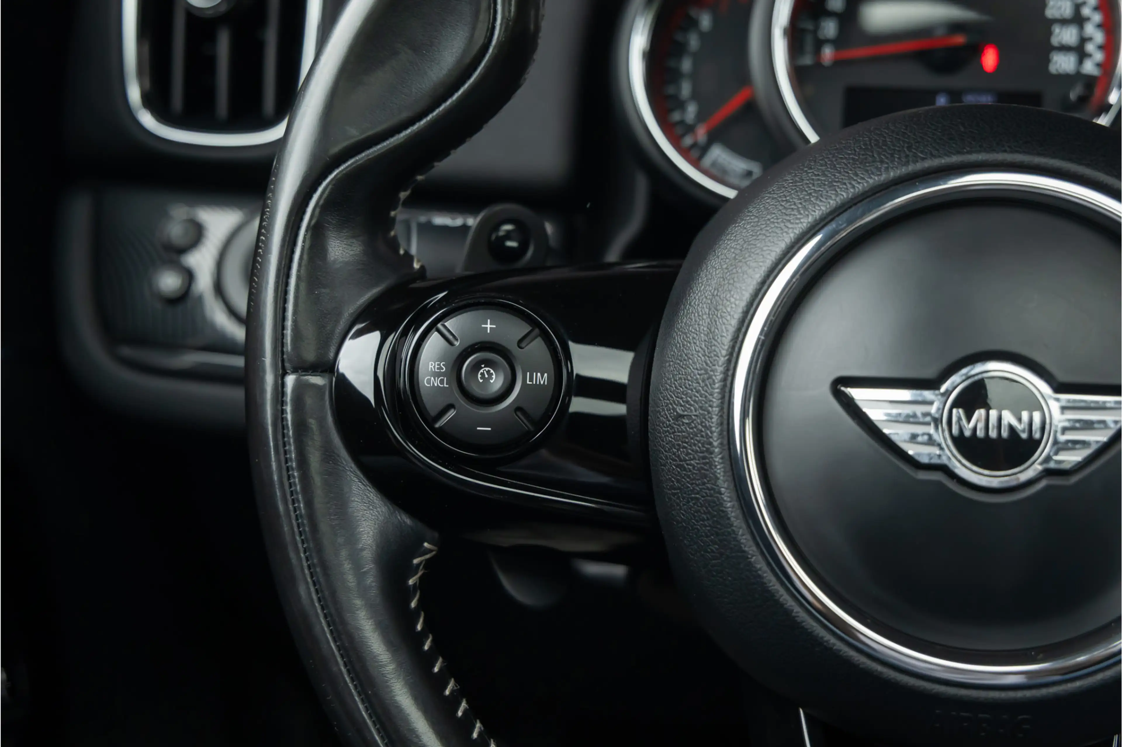 MINI John Cooper Works Countryman 2.0 ALL4 Chili — photo 44
