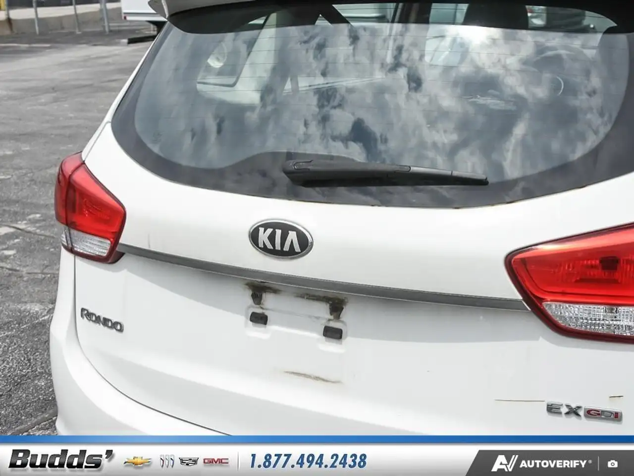 Kia Rondo снимка Kia Rondo