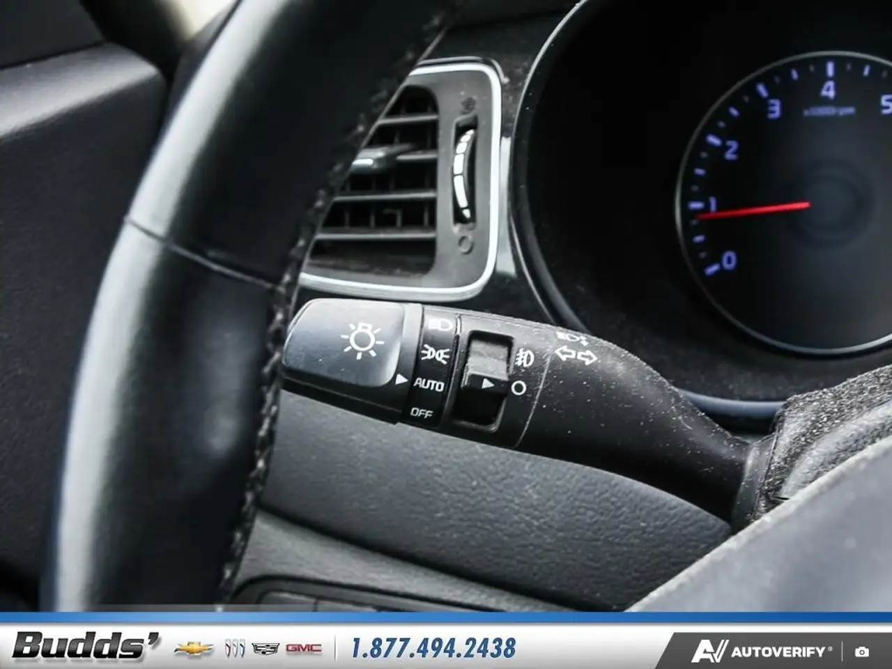 Kia Rondo снимка Kia Rondo