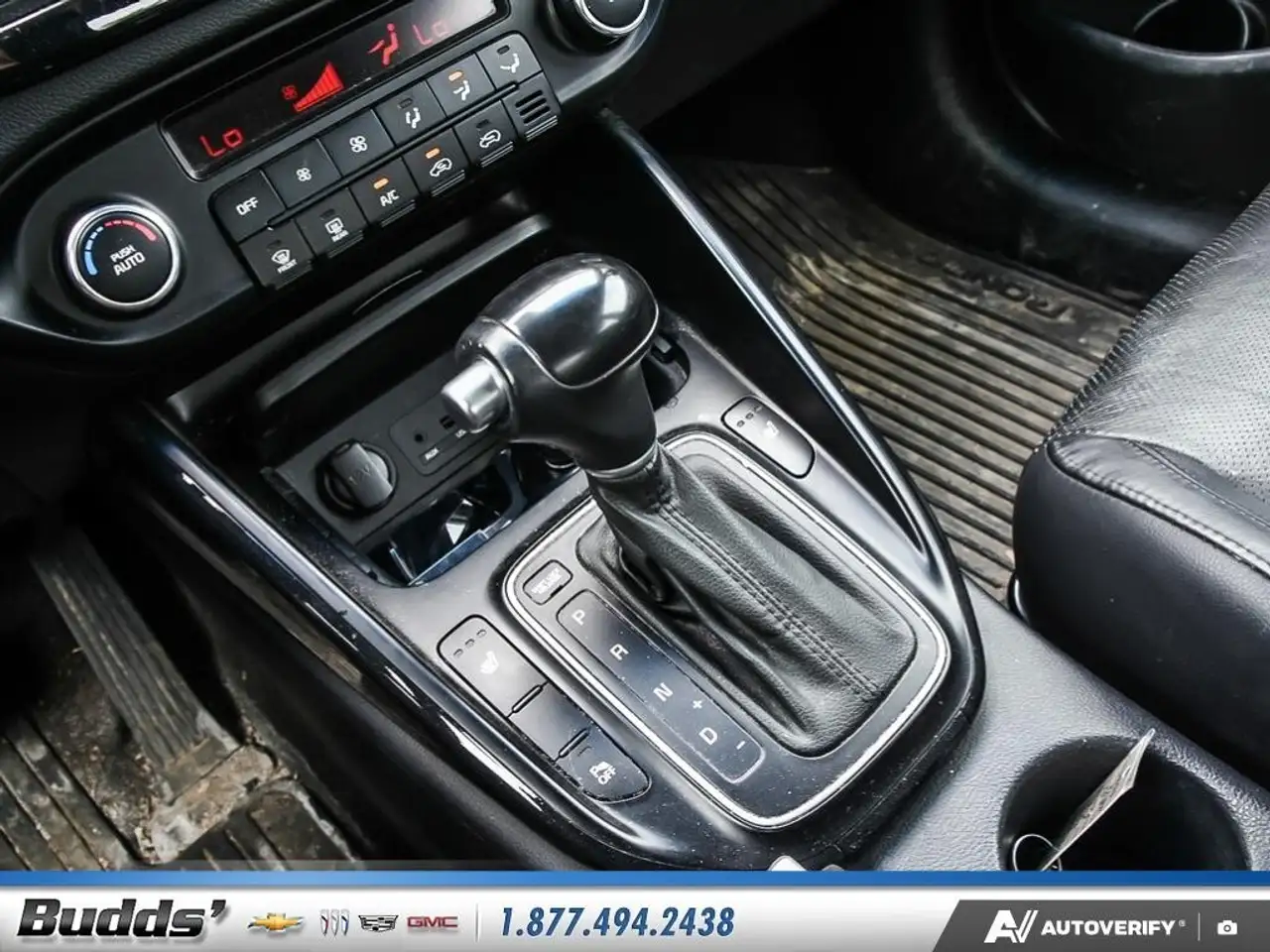 Kia Rondo снимка Kia Rondo