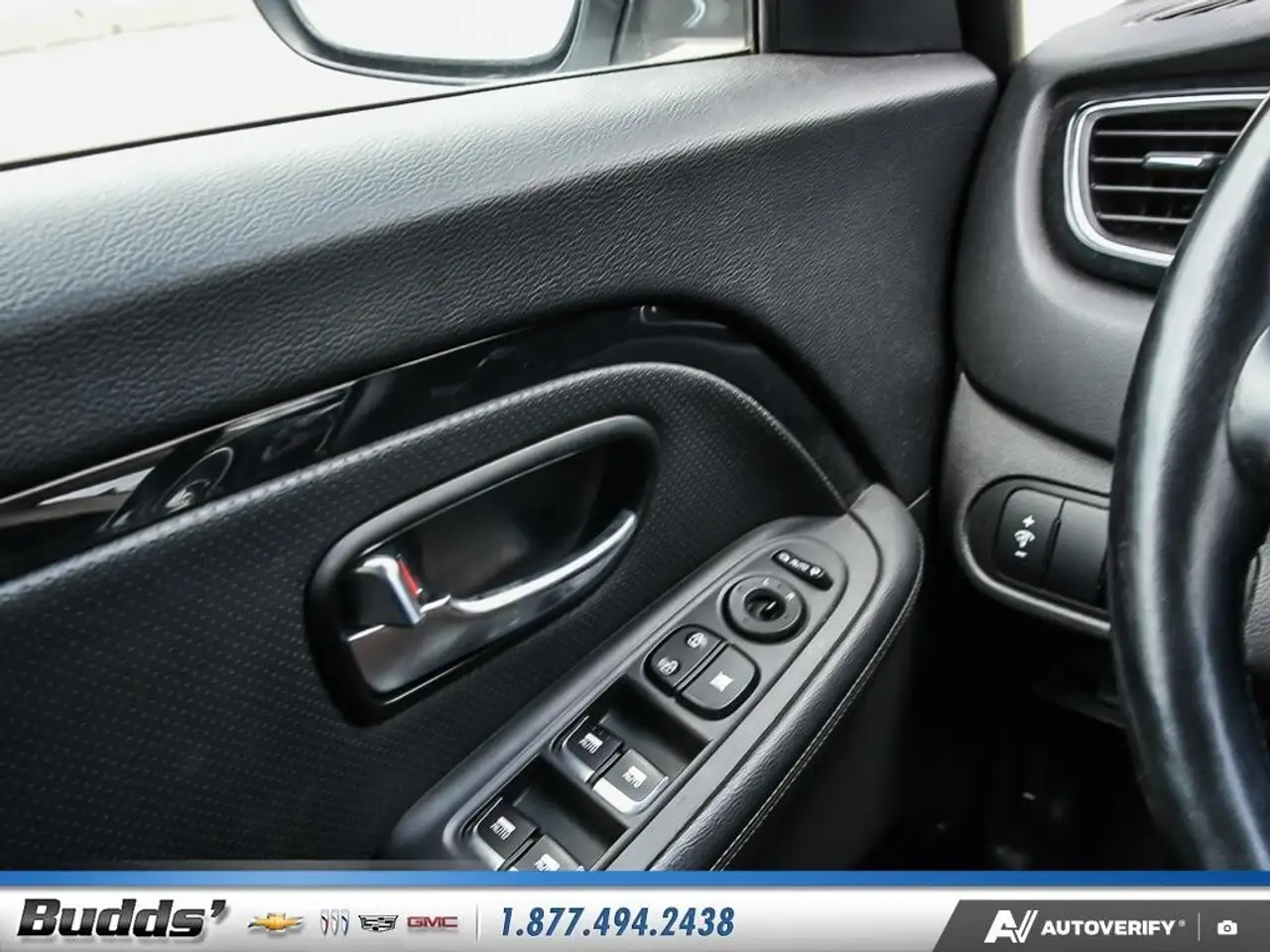 Kia Rondo снимка Kia Rondo