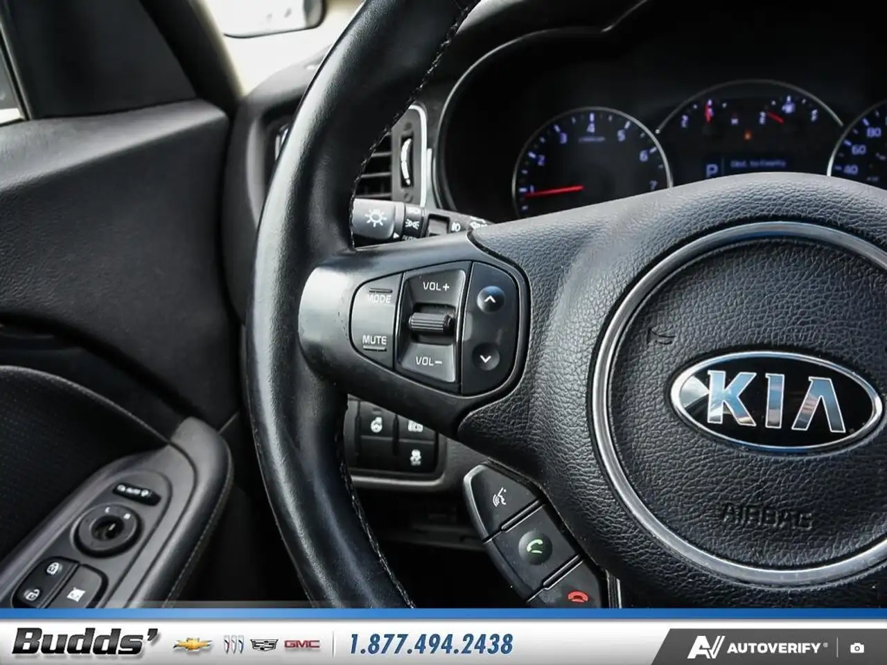 Kia Rondo снимка Kia Rondo