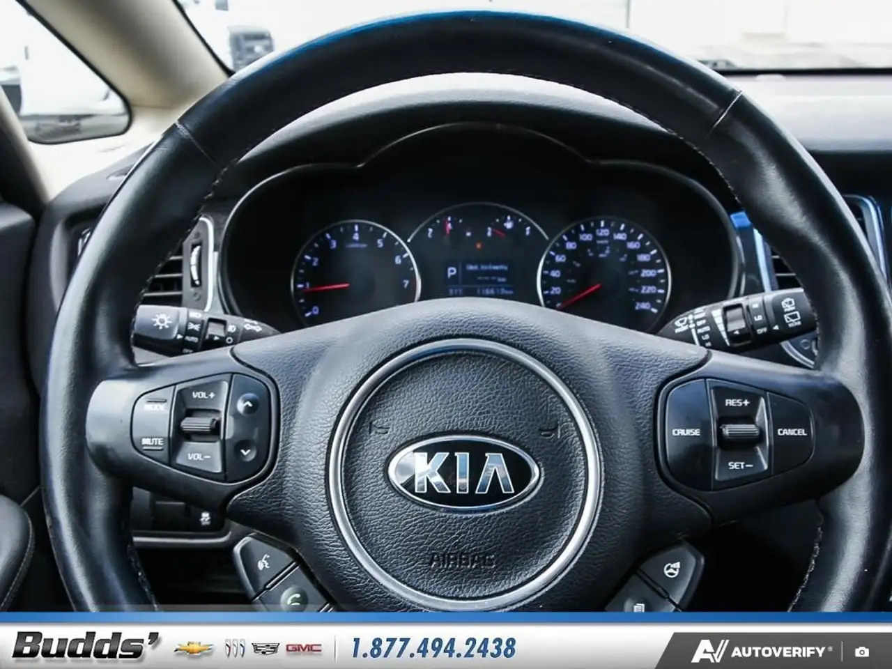 Kia Rondo снимка Kia Rondo