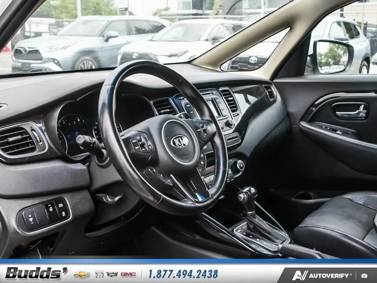 Kia Rondo снимка Kia Rondo