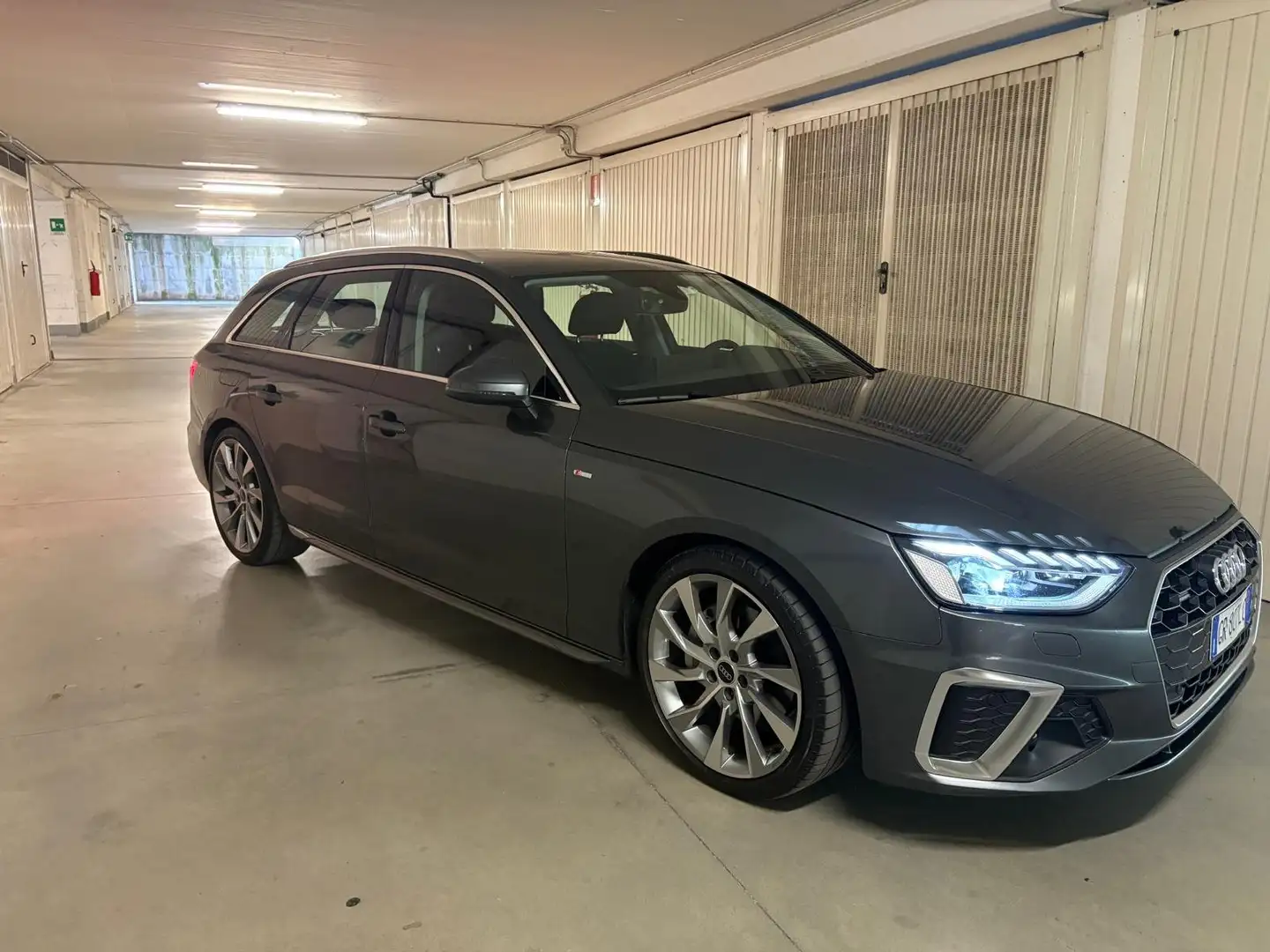 Audi A4 A4 V Avant 40 2.0 tdi S line quattro 204cv Stronic Grigio - 1