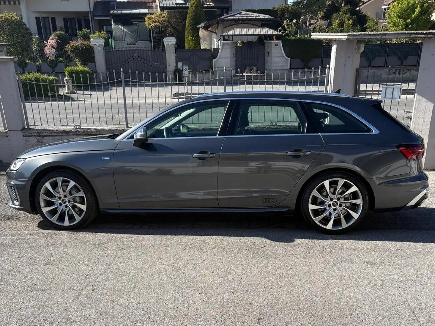 Audi A4 A4 V Avant 40 2.0 tdi S line quattro 204cv Stronic Grigio - 2