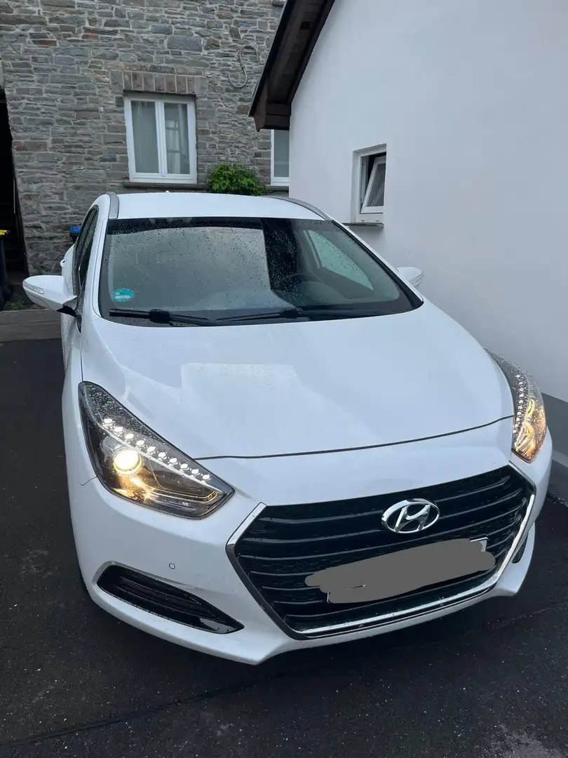 Hyundai i40 Kombi 2.0 Trend Blanc - 1