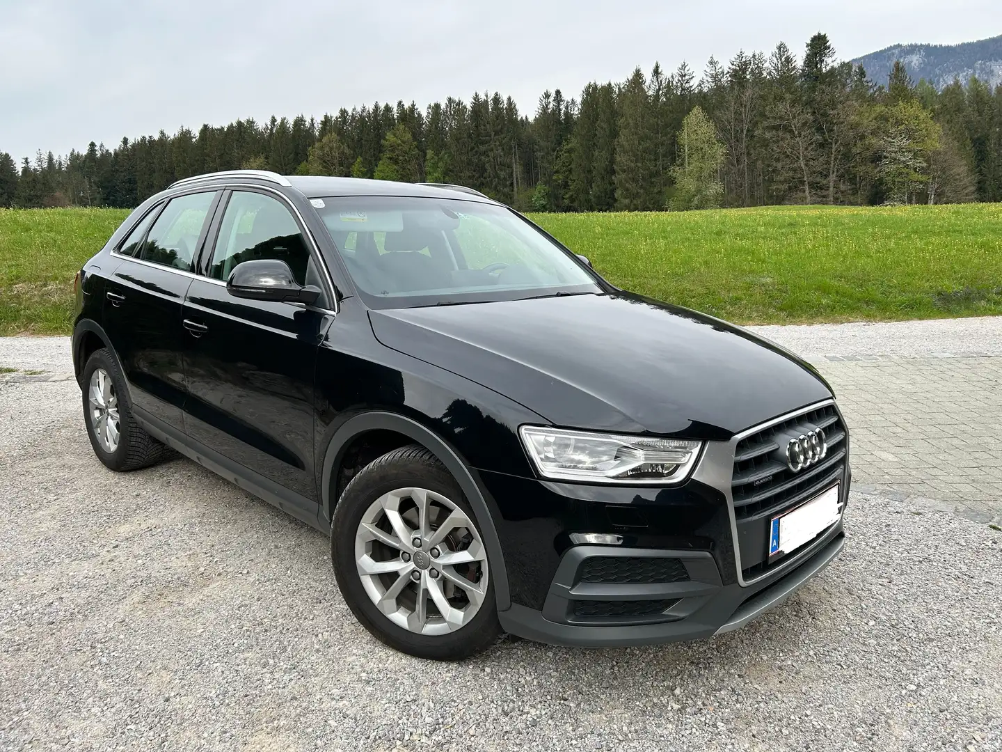 Audi Q3 2,0 TDI quattro Schwarz - 2